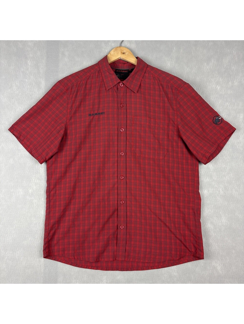 Mammut Short Sleeve Shirt Men’s L Button Up Plaid Red Outdoors Hiking Gorpcore